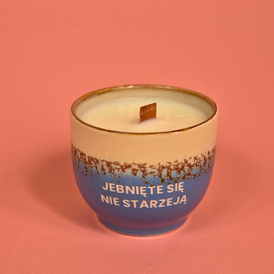 Świeca sojowa „Jebnięte się nie starzeją" (Milo)