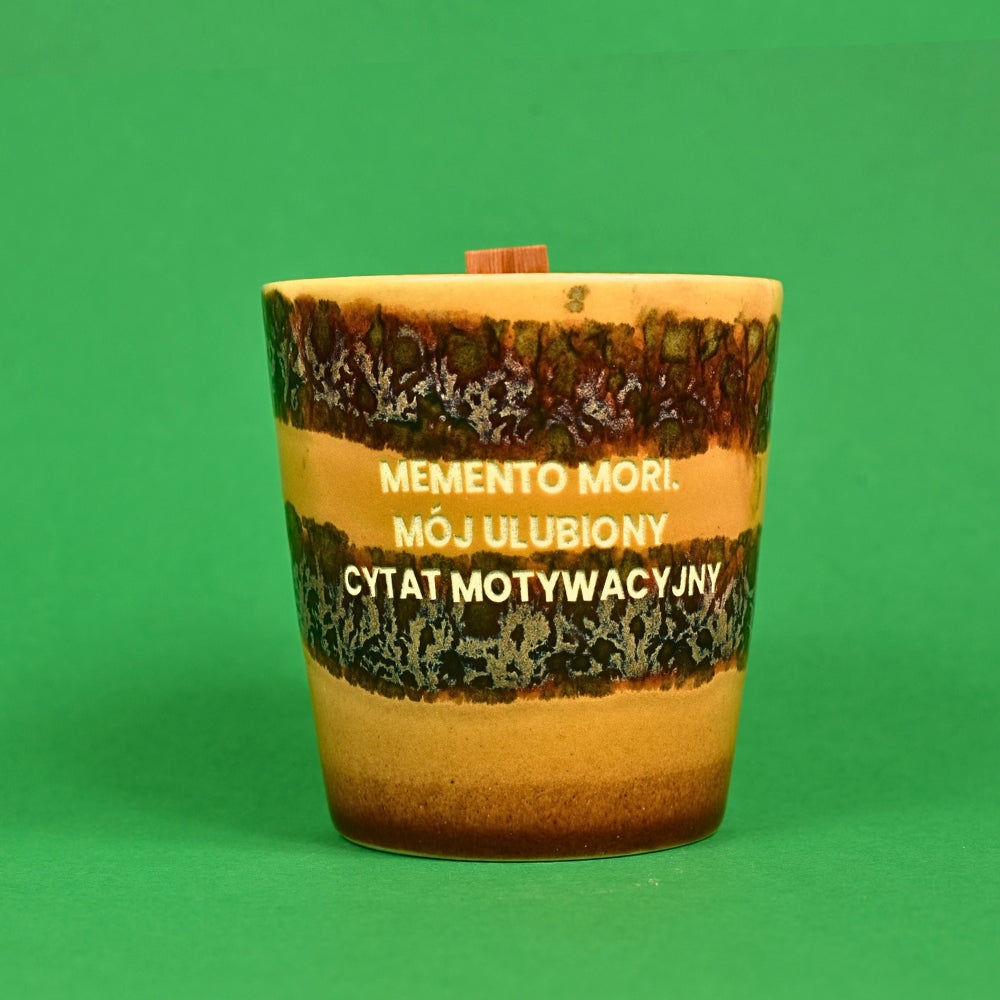 Świeca sojowa „Memento mori. Mój ulubiony cytat motywacyjny” (Enzo)