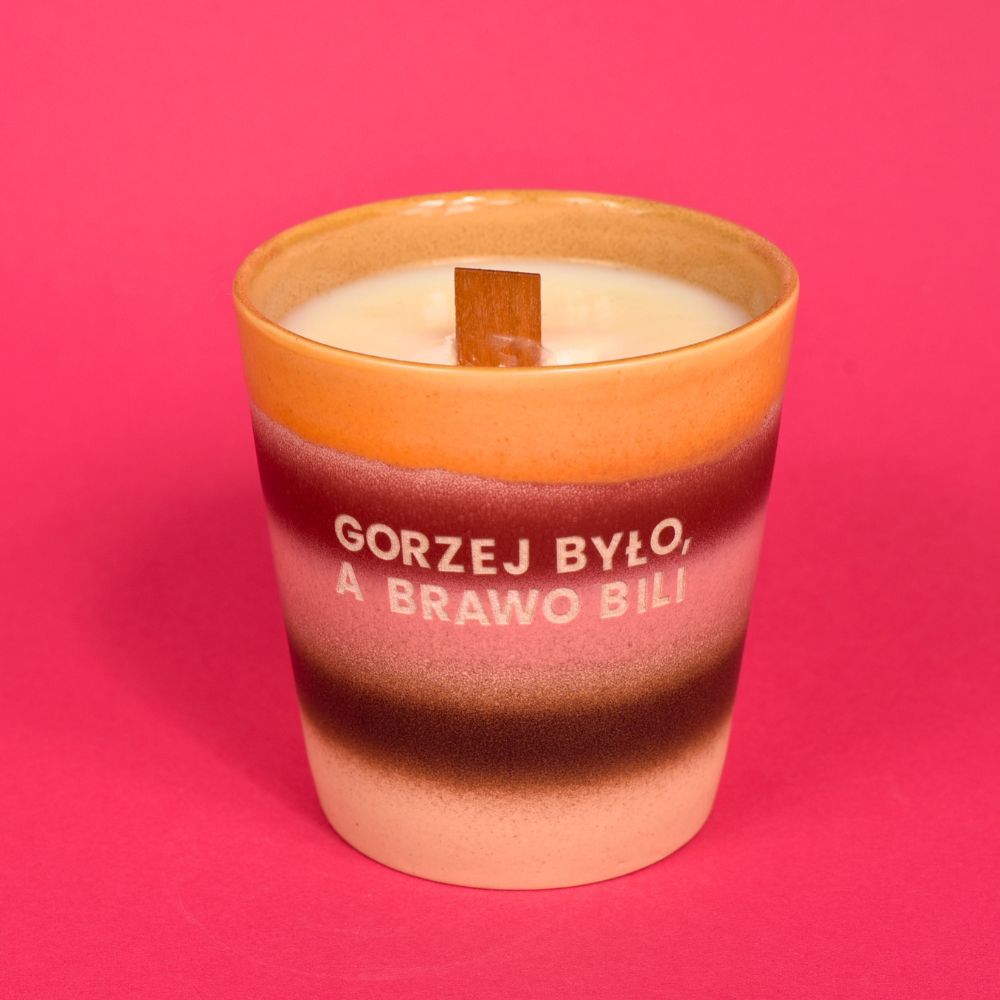 Świeca sojowa „Gorzej było, a brawo bili” (Roma)