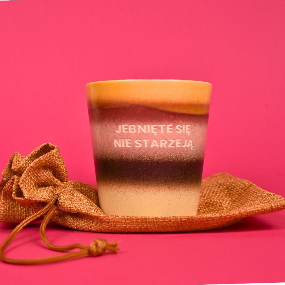 Świeca sojowa „Jebnięte się nie starzeją" (Roma)