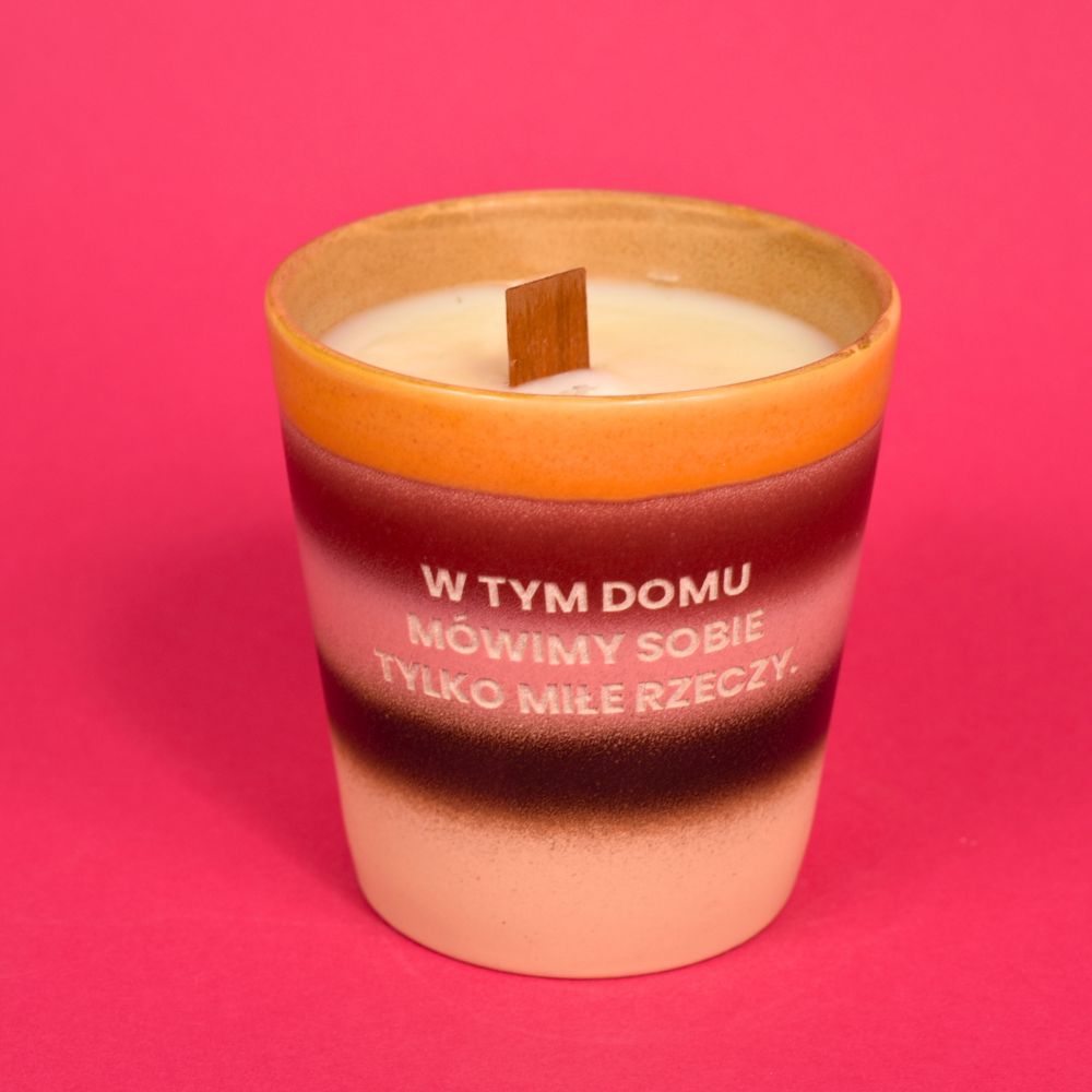 Świeca sojowa „W tym domu mówimy sobie tylko miłe rzeczy” (Roma)