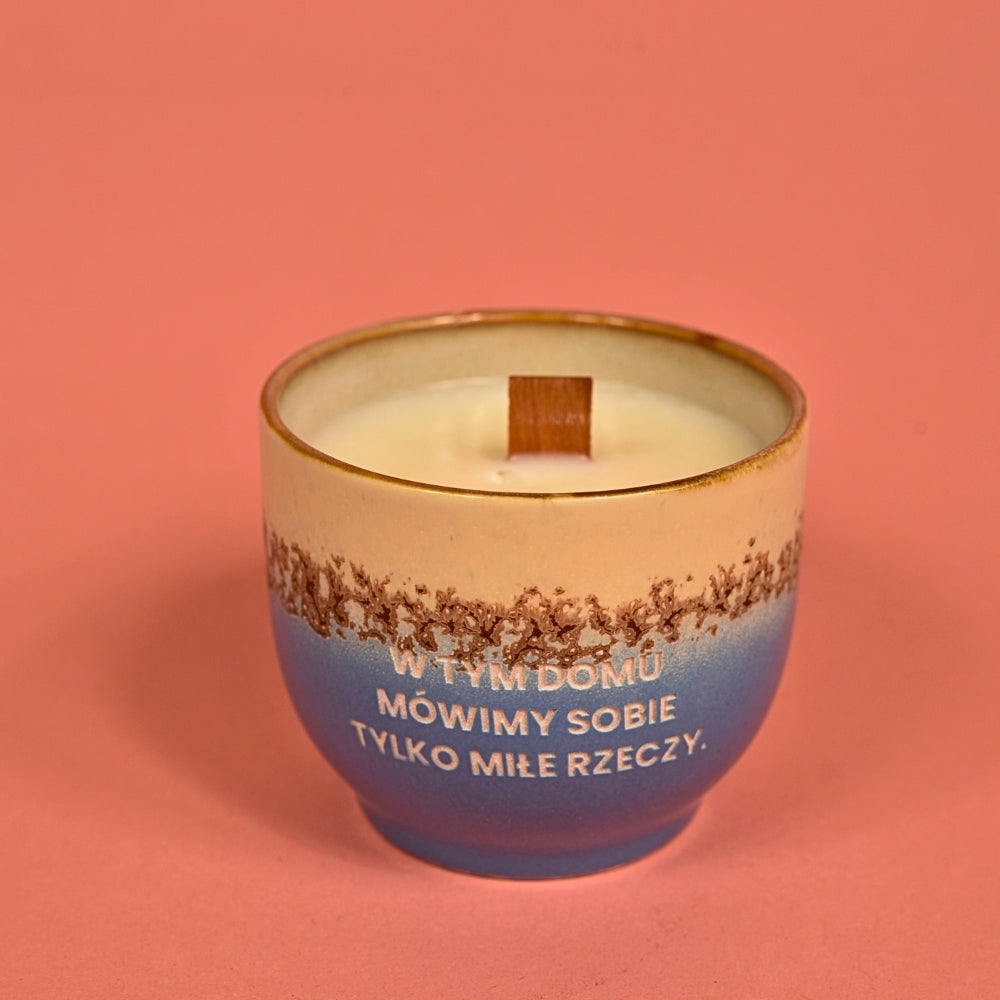 Świeca sojowa „W tym domu mówimy sobie tylko miłe rzeczy” (Milo)