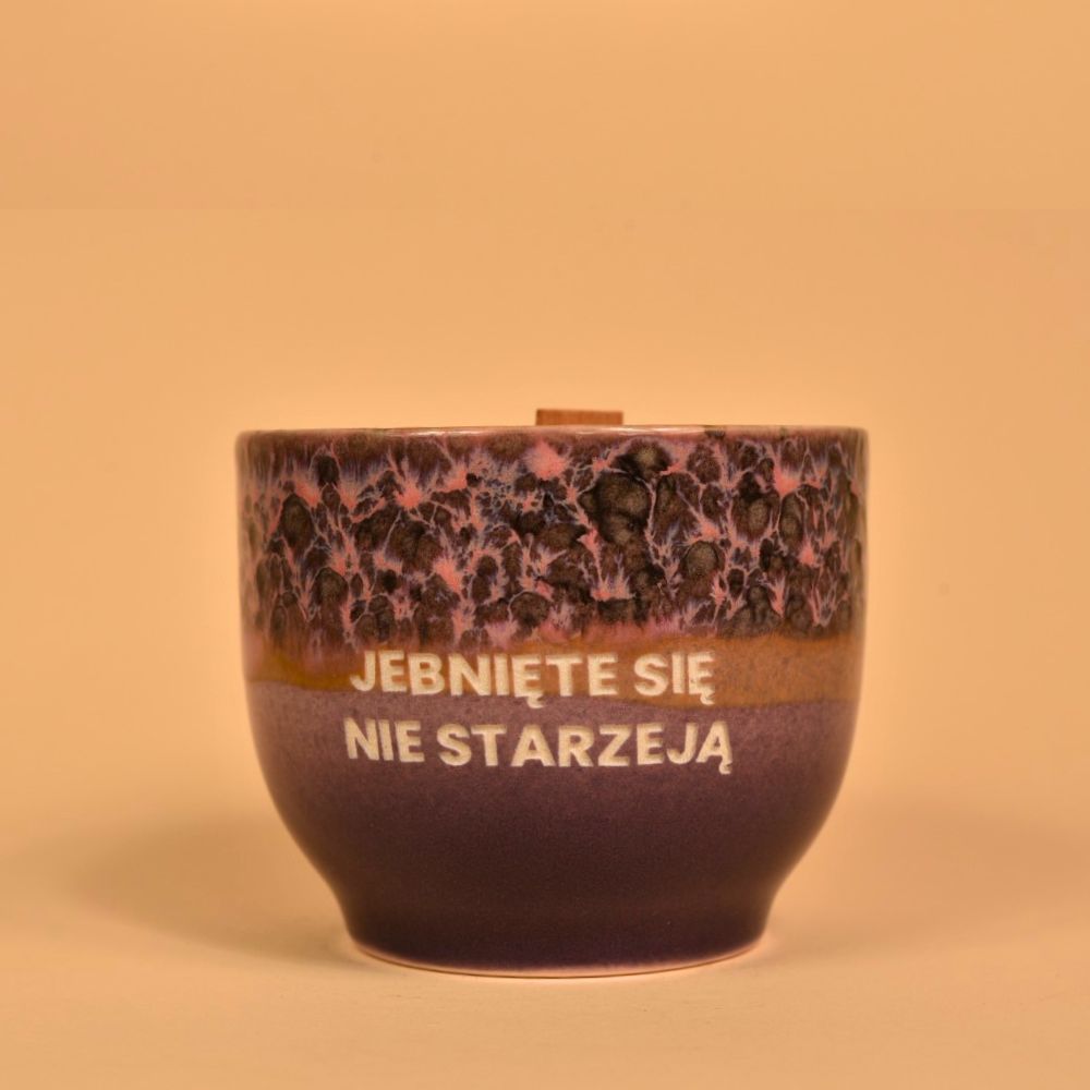Świeca sojowa „Jebnięte się nie starzeją" (Bruno)